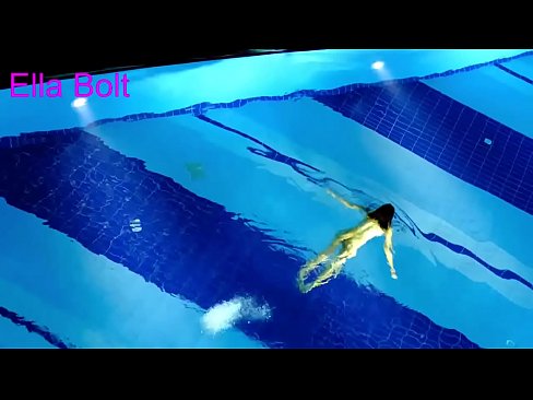 ❤️ Je ne peux pas m'arrêter de regarder, jeune blonde prise en train de nager nue dans la piscine de la station ELLA BOLT. ☑ Porno at us fr.porno-fuq.ru