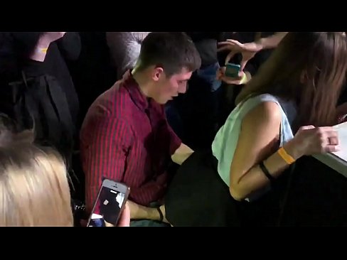 ❤️ Sexe réel dans une boîte de nuit russe. Jeune fille russe de 18 ans baisée dans l'anus et le vagin dans une boîte de nuit. ☑ Porno at us fr.porno-fuq.ru